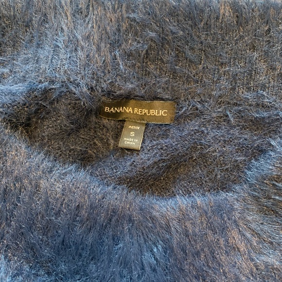 Banana Republic off-the shoulder eyelash sweater, petite Small - Picture 4 of 5